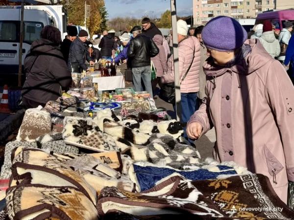 Овочі, фрукти та домашні смаколики: як у Нововолинську ярмаркували | Новини Нововолинська
