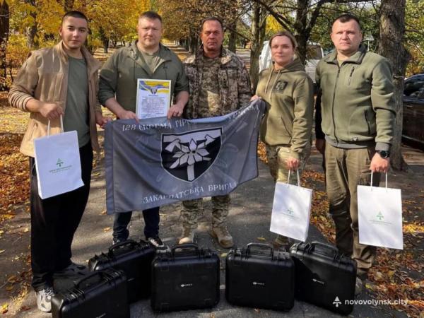 Квадрокоптери, генераторита зарядні станції: з Нововолинська військовим передали необхідне обладнання | Новини Нововолинська