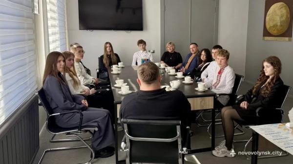 У Нововолинську кращим ліцеїстам вручили сертифікати на стипендію міського голови | Новини Нововолинська