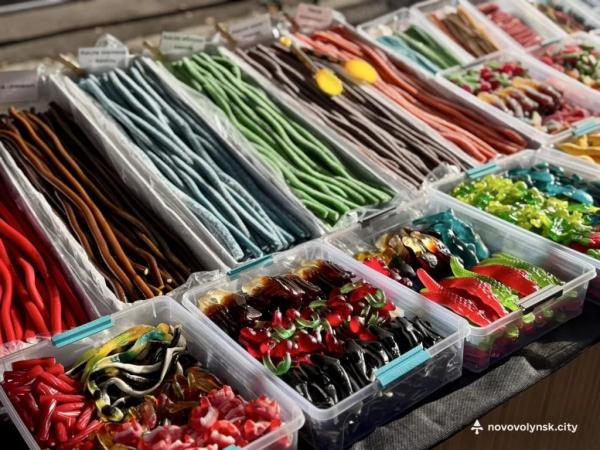 Овочі, фрукти та домашні смаколики: як у Нововолинську ярмаркували | Новини Нововолинська