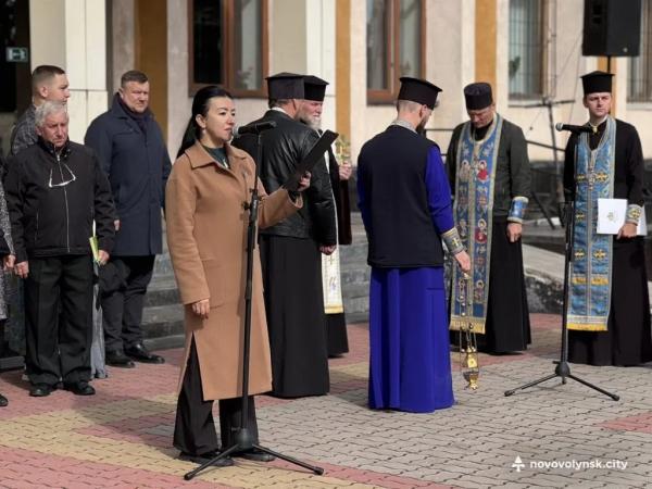 У Нововолинську вшанували пам'ять Захисників України | Новини Нововолинська