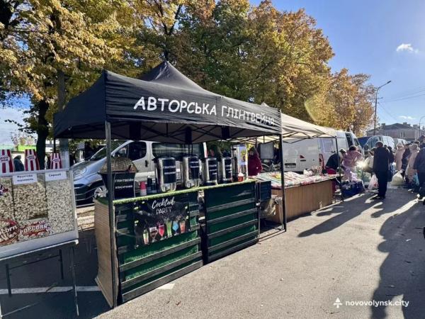 Овочі, фрукти та домашні смаколики: як у Нововолинську ярмаркували | Новини Нововолинська