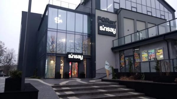 У Нововолинську неповнолітня «винесла» одягу на понад 4 тисячі гривень з Sinsay | Новини Нововолинська