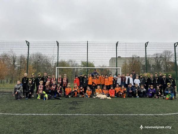 Юнаки ФК «Шахтар-Нововолинськ» U-10 вибороли бронзу на турнірі «Нововолинська осінь-2025» | Новини Нововолинська