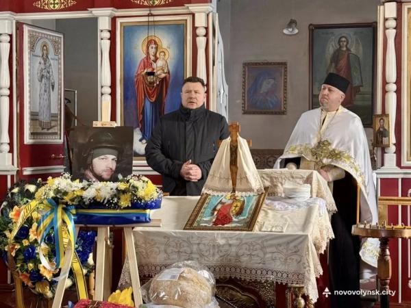 У Нововолинській громаді провели в останню дорогу загиблого Героя Ігоря Генсіровського | Новини Нововолинська