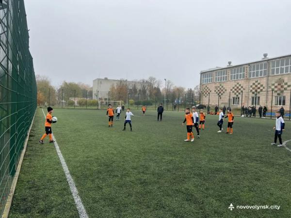 Юнаки ФК «Шахтар-Нововолинськ» U-10 вибороли бронзу на турнірі «Нововолинська осінь-2025» | Новини Нововолинська