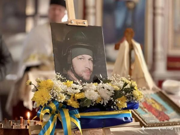 У Нововолинській громаді провели в останню дорогу загиблого Героя Ігоря Генсіровського | Новини Нововолинська