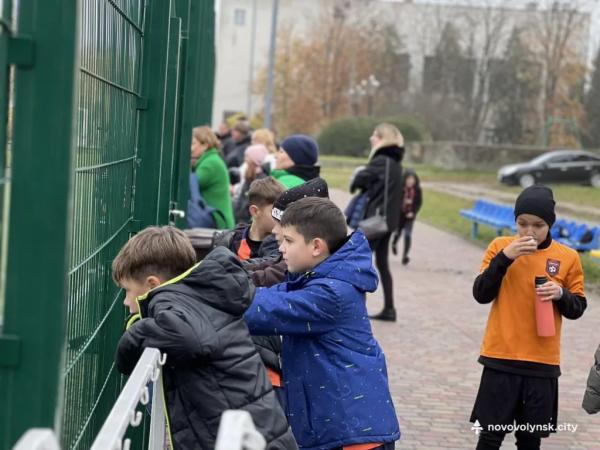 Юнаки ФК «Шахтар-Нововолинськ» U-10 вибороли бронзу на турнірі «Нововолинська осінь-2025» | Новини Нововолинська