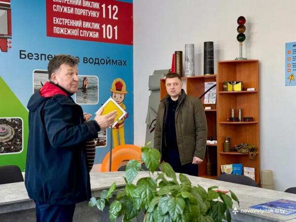 Представники Волинської ОДА відвідали заклади освіти Нововолинська | Новини Нововолинська