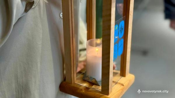До Нововолинська привезли Вифлеємський вогонь миру | Новини Нововолинська До Нововолинська привезли Вифлеємський вогонь миру | Новини Нововолинська