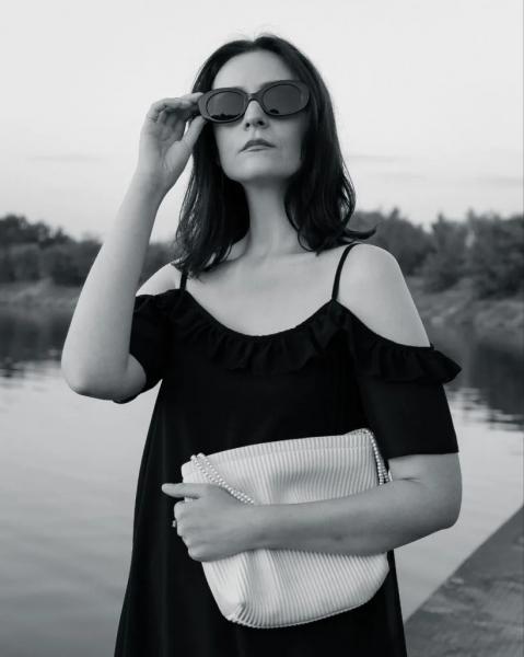 Красуня БУГу: Марта Голян із Нововолинська &mdash; викладачка англійської та ілюстраторка, яка вчиться все життя | Новини Нововолинська