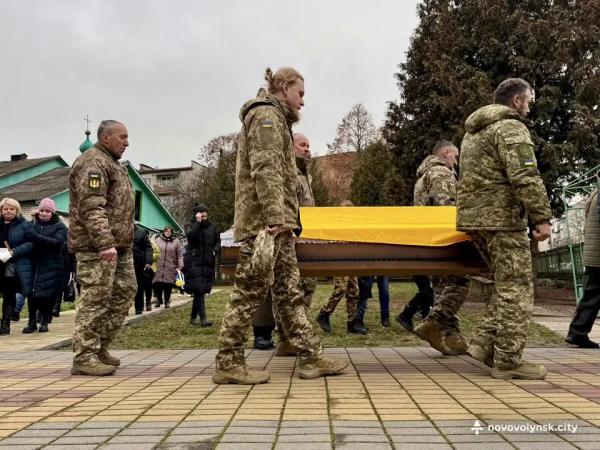 Громада Нововолинська провела в останню Захисника Віктора Коржана | Новини Нововолинська