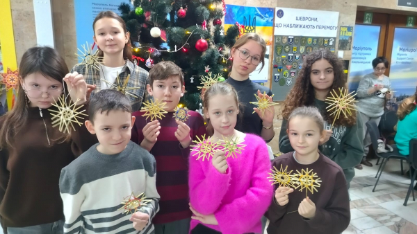 Різдво як джерело підтримки: у Хмельницькому пройшов майстер-клас для сімей із Донеччини - 21 грудня 2025 :: Донеччина