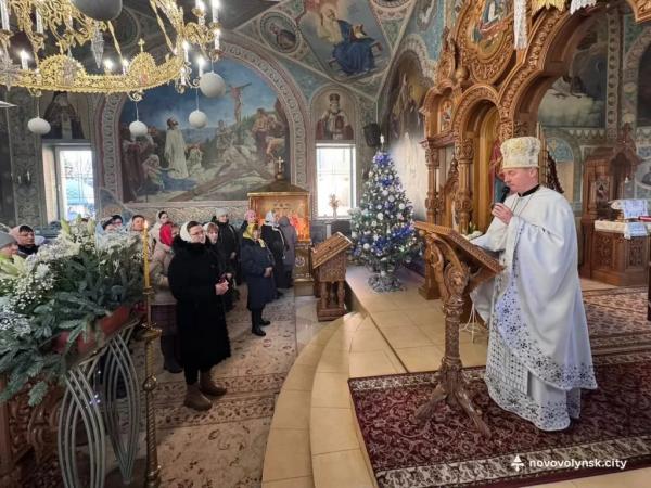Настоятеля Хресто-Воздвиженського храму у Нововолинську відзначили медаллю &laquo;За заслуги перед містом&raquo; | Новини Нововолинська