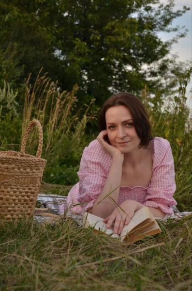 Красуня БУГу: Марта Голян із Нововолинська &mdash; викладачка англійської та ілюстраторка, яка вчиться все життя | Новини Нововолинська