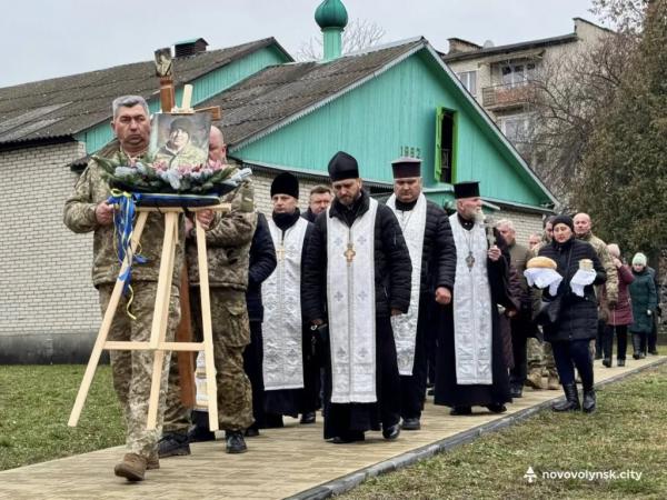 Громада Нововолинська провела в останню Захисника Віктора Коржана | Новини Нововолинська