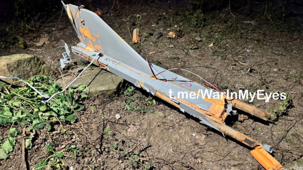 Уламки безпілотника виявлено біля багатоповерхівки на вулиці Багратіона в Донецьку, повідомляється про атаку БПЛА в Будьоннівському районі - 14 грудня 2025 :: Донеччина Уламки безпілотника виявлено біля багатоповерхівки на вулиці Багратіона в Донецьку, повідомляється про атаку БПЛА в Будьоннівському районі - 14 грудня 2025 :: Донеччина