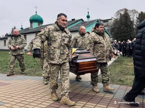 Нововолинська громада попрощалася з Героєм Сергієм Прокоф’євим | Новини Нововолинська