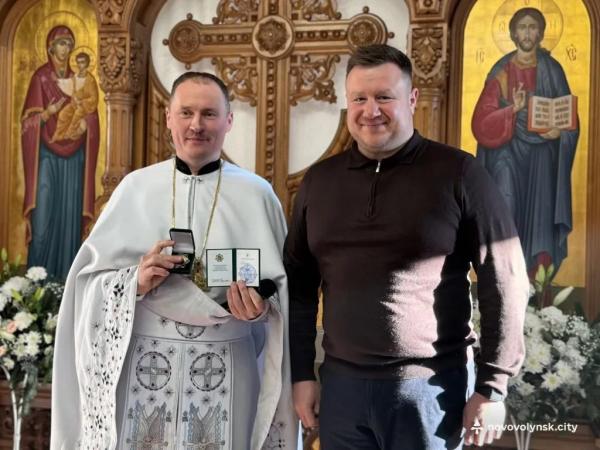 Настоятеля Хресто-Воздвиженського храму у Нововолинську відзначили медаллю &laquo;За заслуги перед містом&raquo; | Новини Нововолинська