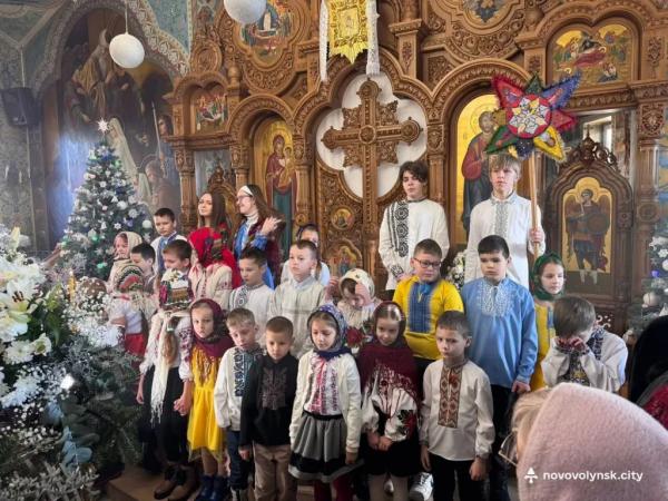 Настоятеля Хресто-Воздвиженського храму у Нововолинську відзначили медаллю &laquo;За заслуги перед містом&raquo; | Новини Нововолинська