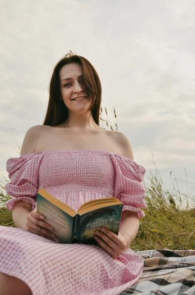 Красуня БУГу: Марта Голян із Нововолинська &mdash; викладачка англійської та ілюстраторка, яка вчиться все життя | Новини Нововолинська