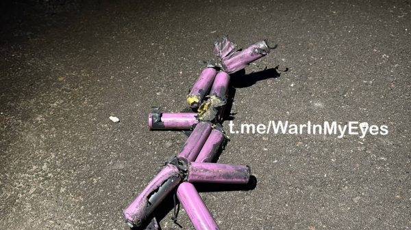 Уламки безпілотника виявлено біля багатоповерхівки на вулиці Багратіона в Донецьку, повідомляється про атаку БПЛА в Будьоннівському районі - 14 грудня 2025 :: Донеччина Уламки безпілотника виявлено біля багатоповерхівки на вулиці Багратіона в Донецьку, повідомляється про атаку БПЛА в Будьоннівському районі - 14 грудня 2025 :: Донеччина