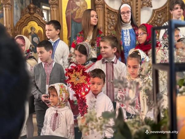 Настоятеля Хресто-Воздвиженського храму у Нововолинську відзначили медаллю &laquo;За заслуги перед містом&raquo; | Новини Нововолинська