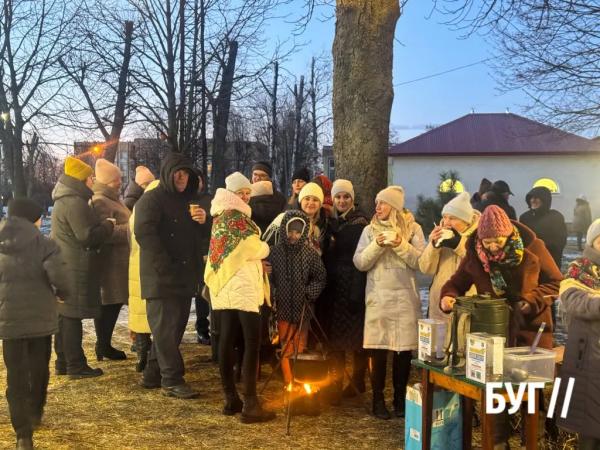 Сяйво різдвяних зірок: у Нововолинську відбулася Хода звіздарів | Новини Нововолинська