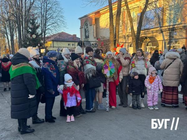 Сяйво різдвяних зірок: у Нововолинську відбулася Хода звіздарів | Новини Нововолинська