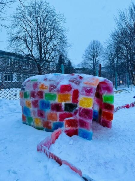 Фото дня: яскравий льодовий шедевр в Нововолинську &mdash; зимова магія на вулиці | Новини Нововолинська