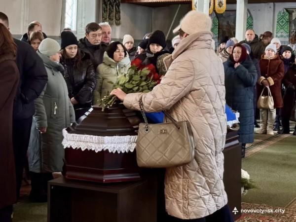 Понад рік вважався зниклим безвісти: громада Нововолинська попрощалася з полеглим Героєм Дмитром Тимофєєм | Новини Нововолинська Понад рік вважався зниклим безвісти: громада Нововолинська попрощалася з полеглим Героєм Дмитром Тимофєєм | Новини Нововолинська