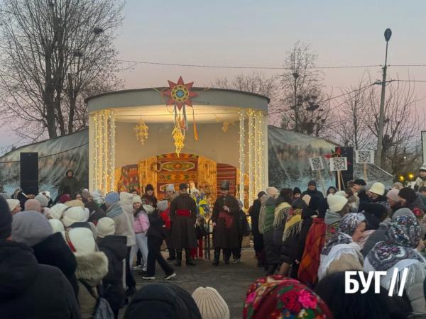 Сяйво різдвяних зірок: у Нововолинську відбулася Хода звіздарів | Новини Нововолинська