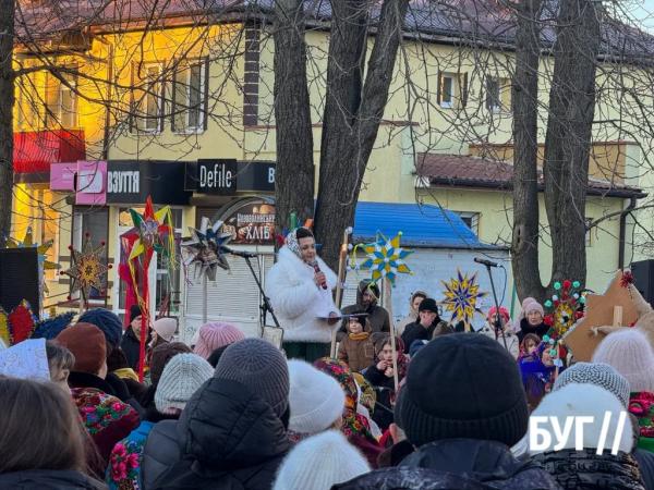 Сяйво різдвяних зірок: у Нововолинську відбулася Хода звіздарів | Новини Нововолинська