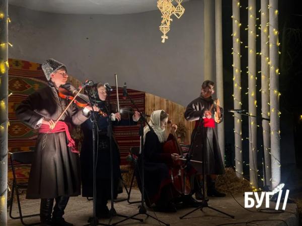 Сяйво різдвяних зірок: у Нововолинську відбулася Хода звіздарів | Новини Нововолинська