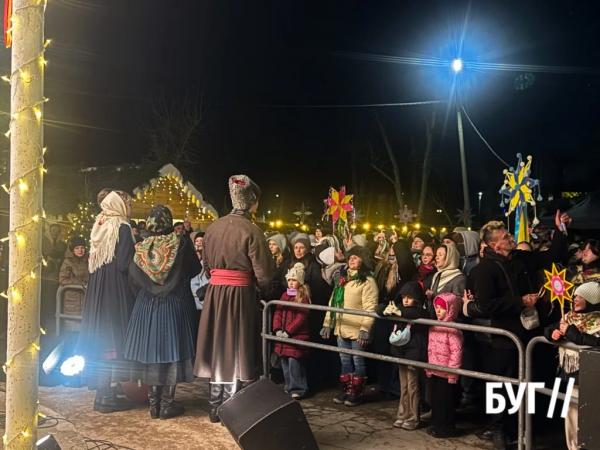 Сяйво різдвяних зірок: у Нововолинську відбулася Хода звіздарів | Новини Нововолинська