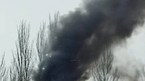 Удар по Хортицькому району: у Запоріжжі горіла автівка, вибито вікна, пошкоджений дитячий майданчик - 04 січня 2026 :: Донеччина Удар по Хортицькому району: у Запоріжжі горіла автівка, вибито вікна, пошкоджений дитячий майданчик - 04 січня 2026 :: Донеччина