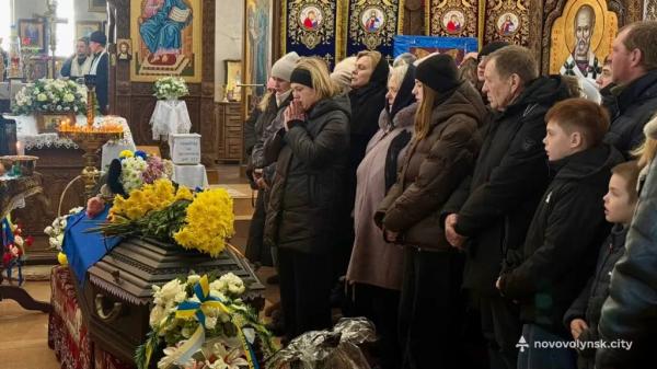 У Нововолинську попрощалися із Захисником України Володимиром Михнюком | Новини Нововолинська