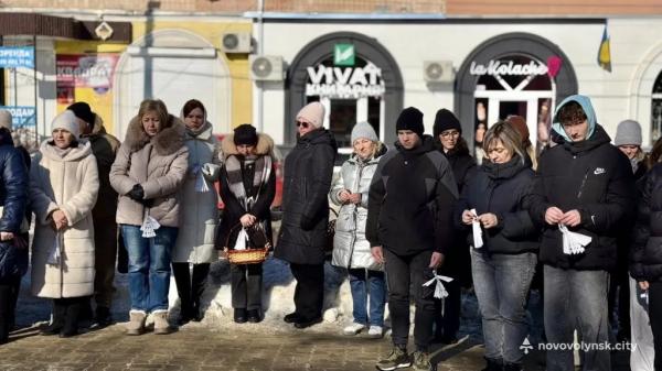 У Нововолинську вшанували Героїв Небесної Сотні | Новини Нововолинська