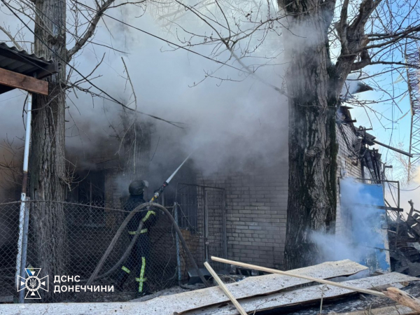 У Слов'янську після авіаудару тіла мами та дитини рятувальники діставали з-під завалів - 10 лютого 2026 :: Донеччина