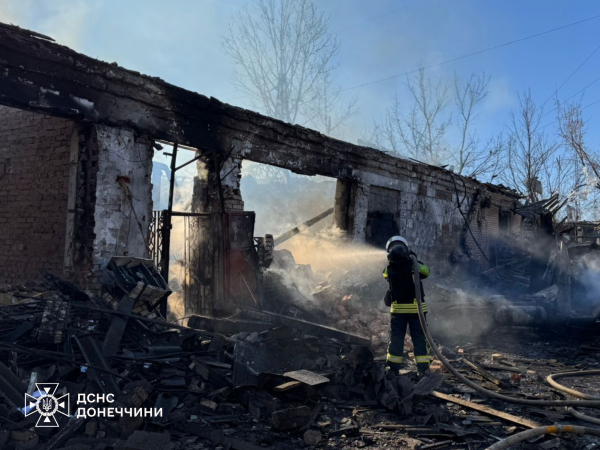У Слов'янську після авіаудару тіла мами та дитини рятувальники діставали з-під завалів - 10 лютого 2026 :: Донеччина