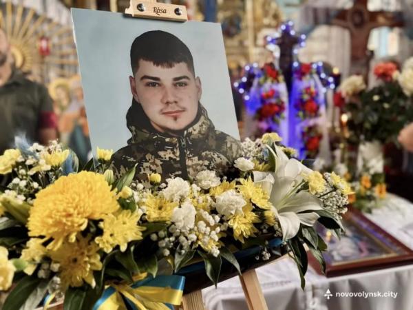 &laquo;Він же такий ще юний і так хотів жити&hellip;&raquo;: спогади про 21-річного Героя з Нововолинська Дмитра Потурая | Новини Нововолинська