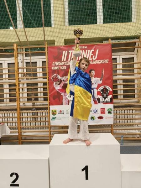 Нововолинські спортсмени стали призерами турніру з карате у Польщі | Новини Нововолинська