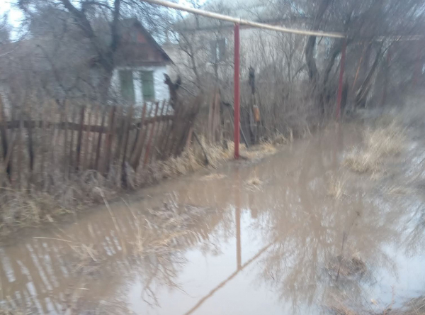 Різке танення снігу призвело до затоплення вулиць та будинків - 14 лютого 2026 :: Донеччина