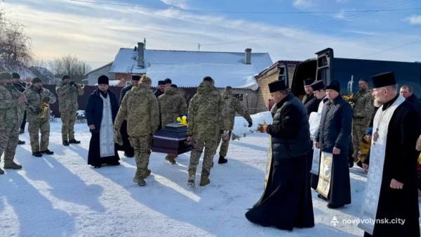 У Нововолинську попрощалися із Захисником України Володимиром Михнюком | Новини Нововолинська