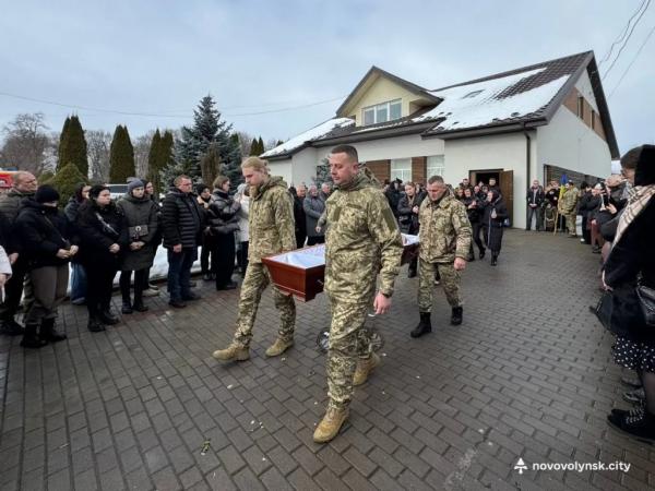 У Нововолинську попрощалися з 28-річним Героєм Андрієм Гоциком | Новини Нововолинська