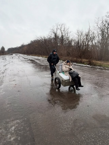 Зламаний автомобіль, піший вихід та врятовані життя: волонтери та військові провели складну евакуацію на Донеччині - 15 лютого 2026 :: Донеччина Зламаний автомобіль, піший вихід та врятовані життя: волонтери та військові провели складну евакуацію на Донеччині - 15 лютого 2026 :: Донеччина