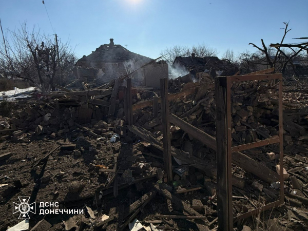У Слов'янську після авіаудару тіла мами та дитини рятувальники діставали з-під завалів - 10 лютого 2026 :: Донеччина