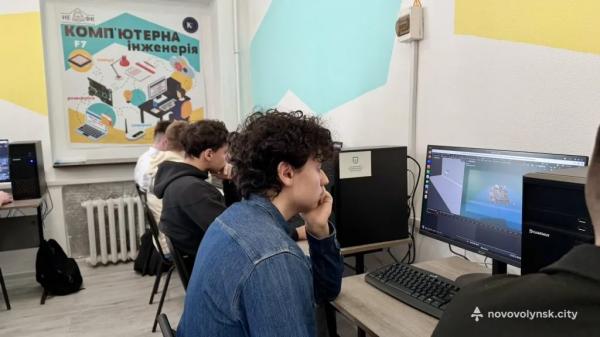 У Нововолинському електромеханічному фаховому коледжі запрацювали нові ІТ-простори та відкрили оновлену бібліотеку | Новини Нововолинська У Нововолинському електромеханічному фаховому коледжі запрацювали нові ІТ-простори та відкрили оновлену бібліотеку | Новини Нововолинська