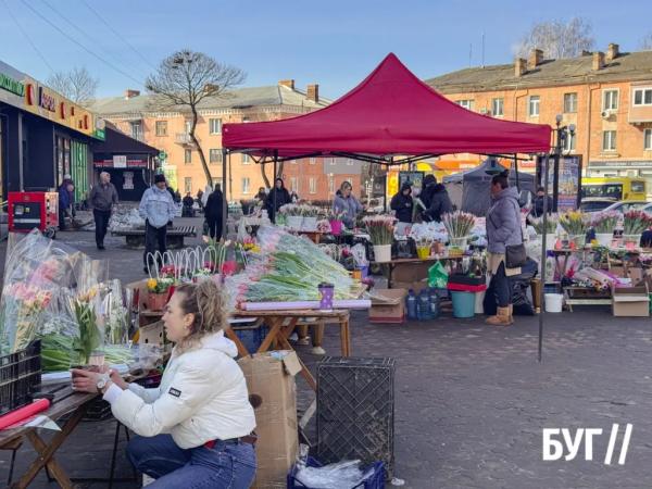 Фото дня: у Нововолинську розпочали продаж тюльпанів до 8 березня&nbsp; | Новини Нововолинська