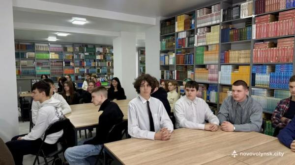 У Нововолинському електромеханічному фаховому коледжі запрацювали нові ІТ-простори та відкрили оновлену бібліотеку | Новини Нововолинська У Нововолинському електромеханічному фаховому коледжі запрацювали нові ІТ-простори та відкрили оновлену бібліотеку | Новини Нововолинська